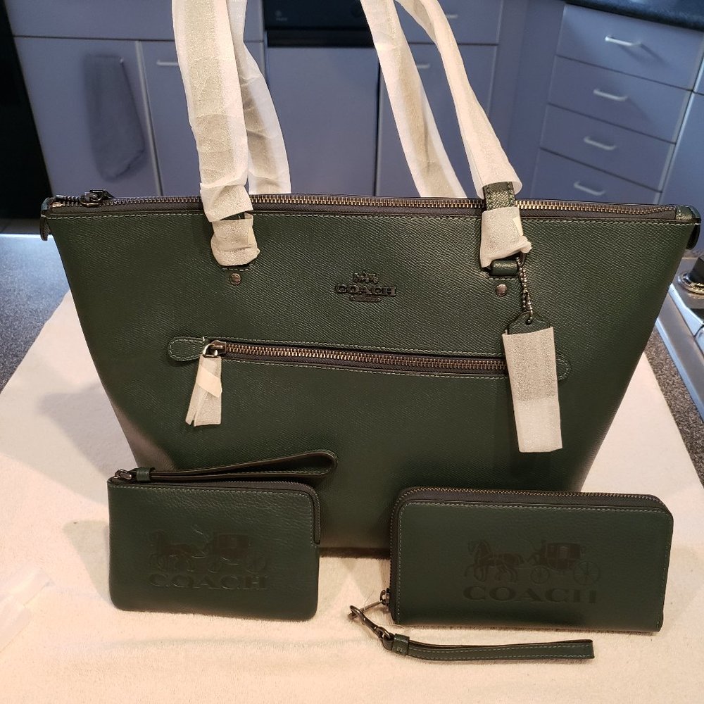 COACH GALLERY TOTE, WALLET AND WRISTLET, FOREST GREEN